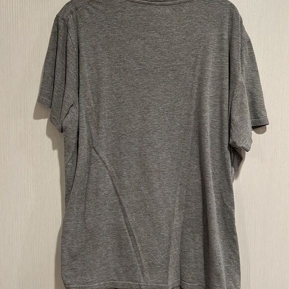 Gray men’s top - Picture 5 of 5
